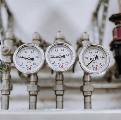 Диафрагматический датчик DN25 с нижней установкой и конфигурацией бурдонской трубы для промышленных применений